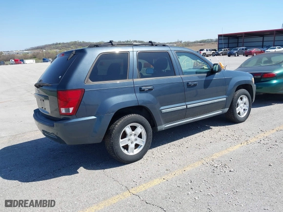 2007 Jeep Grand Cherokee Laredo with VIN 1J8GR48K07C561608, listed as a IAAI auction lot 41923454 with 230,351 mi miles. Bid and sale history available at carsss.com. Image 4.