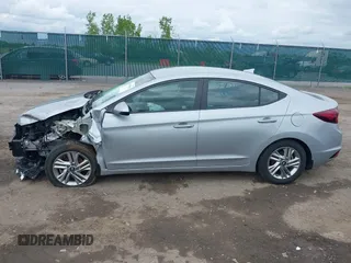 2020 Hyundai Elantra Value Edition z VIN KMHD84LF0LU083231, wystawiony jako IAAI lot #42389540 z przebiegiem 14 338 mil mil oraz . Historia ofert i sprzedaży dostępna na DreamBid. Obrazek 15.