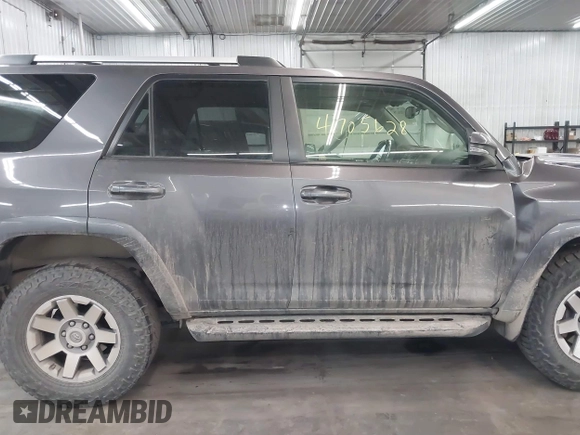 2016 Toyota 4Runner Limited z VIN JTEBU5JR8G5315922, wystawiony jako IAAI lot #41705628 z przebiegiem 163 416 mil mil oraz . Historia ofert i sprzedaży dostępna na DreamBid. Obrazek 13.