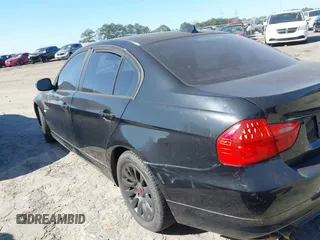 2009 BMW 3 Series 328i with VIN WBAPH77509NM31145, listed as a IAAI auction lot 41637654 with 206,024 mi miles. Bid and sale history available at carsss.com. Image 3.