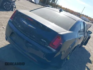 2016 Chrysler 300 S z VIN 2C3CCAGG1GH152537, wystawiony jako IAAI lot #37898509 z przebiegiem Nie podano mil oraz . Historia ofert i sprzedaży dostępna na DreamBid. Obrazek 4.