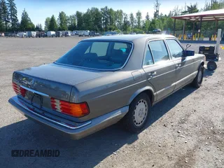 1989 Mercedes-Benz 300 300SE z VIN WDBCA24DXKA437857, wystawiony jako IAAI lot #42343496 z przebiegiem 152 134 mil mil oraz . Historia ofert i sprzedaży dostępna na DreamBid. Obrazek 4.