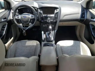 2013 Ford Focus Electric с VIN 1FADP3R44DL251179, выставлен на аукционе Copart как лот 56572595 с пробегом 49 705 миль миль и Чистый • Clean title. История ставок и продаж доступна на DreamBid. Изображение 8.