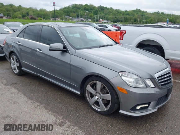 2011 Mercedes-Benz E 350 Luxury z VIN WDDHF8HBXBA338420, wystawiony jako IAAI lot #42155045 z przebiegiem 196 075 mil mil oraz . Historia ofert i sprzedaży dostępna na DreamBid. Obrazek 1.