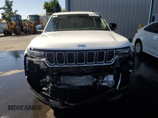2025 Jeep Grand Cherokee z VIN 1C4RJYB69S8700608, wystawiony jako Copart lot #64587425 z przebiegiem 6 289 mil mil oraz Czysty tytuł • Clean title. Historia ofert i sprzedaży dostępna na DreamBid. Obrazek 5.