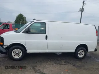 2017 GMC Savana Cargo z VIN 1GTW7AFF8H1130346, wystawiony jako IAAI lot #40884442 z przebiegiem 146 914 mil mil oraz . Historia ofert i sprzedaży dostępna na DreamBid. Obrazek 15.