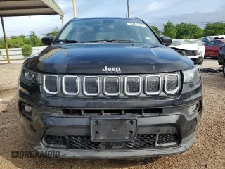 2022 Jeep Compass Latitude with VIN 3C4NJDBB1NT206270, listed as a Copart auction lot 52740675 with 64,709 mi miles and Clean Title. Bid and sale history available at DreamBid. Image 5.