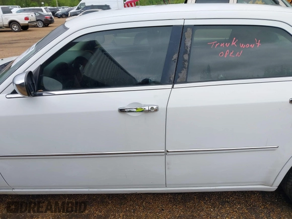 2010 Chrysler 300 Touring with VIN 2C3CA5CV5AH327607, listed as a IAAI auction lot 41960961 with 172,997 mi miles. Bid and sale history available at carsss.com. Image 13.