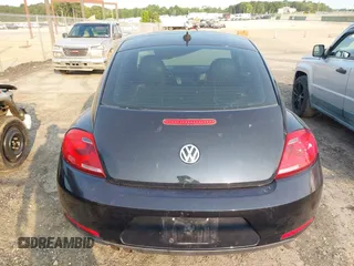 2013 Volkswagen Beetle 2.5L w/Sun/Sound/Nav с VIN 3VWJP7AT7DM677581, выставлен на аукционе IAAI как лот 42429868 с пробегом Не указан миль и . История ставок и продаж доступна на DreamBid. Изображение 17.