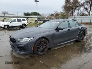 2022 BMW M8 Competition z VIN WBSGV0C07NCH63243, wystawiony jako Copart lot #82202603 z przebiegiem 42 329 mil mil oraz . Historia ofert i sprzedaży dostępna na DreamBid. Obrazek 1.
