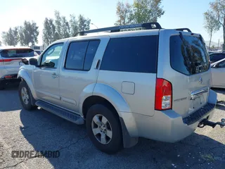 2006 Nissan Pathfinder SE z VIN 5N1AR18U36C631965, wystawiony jako IAAI lot #41861397 z przebiegiem 230 483 mil mil oraz . Historia ofert i sprzedaży dostępna na DreamBid. Obrazek 3.