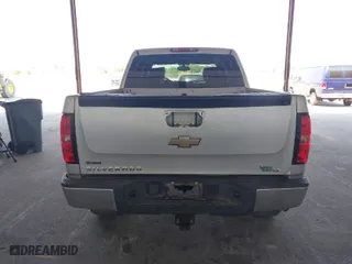 2010 Chevrolet Silverado 1500 LT with VIN 3GCRKSE31AG258718, listed as a IAAI auction lot 42061306 with 220,656 mi miles. Bid and sale history available at carsss.com. Image 16.