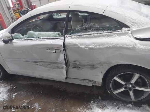 2011 Volvo C70 with VIN YV1672MC3BJ116273, listed as a IAAI auction lot 41581238 with 128,035 mi miles. Bid and sale history available at carsss.com. Image 6.