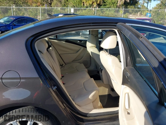 2010 Volkswagen Passat Komfort with VIN WVWJK7AN9AE138884, listed as a IAAI auction lot 38454029 with 97,595 mi miles and . Bid and sale history available at DreamBid. Image 8.