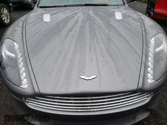 2015 Aston Martin DB9 z VIN SCFFDAEM9FGA16279, wystawiony jako Copart lot #81886554 z przebiegiem 25 029 mil mil oraz Szkoda całkowita • Salvage title. Historia ofert i sprzedaży dostępna na DreamBid. Obrazek 11.