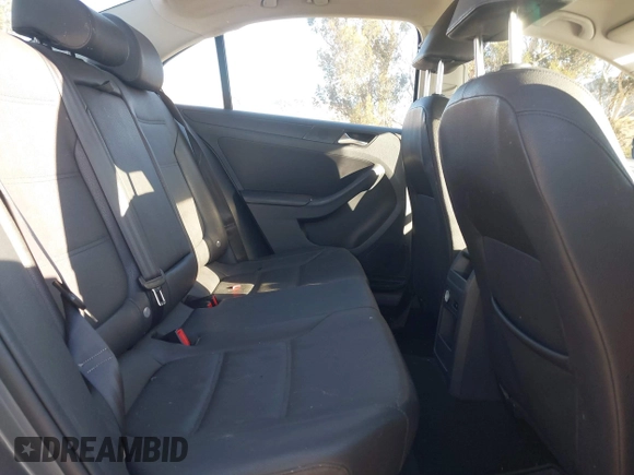 2011 Volkswagen Jetta SE with VIN 3VWDZ7AJ7BM318623, listed as a IAAI auction lot 41131568 with 130,799 mi miles and . Bid and sale history available at DreamBid. Image 8.
