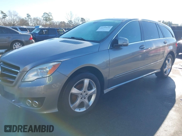 2011 Mercedes-Benz R R 350 with VIN 4JGCB6FE9BA113693, listed as a IAAI auction lot 41255621 with 136,126 mi miles. Bid and sale history available at carsss.com. Image 2.