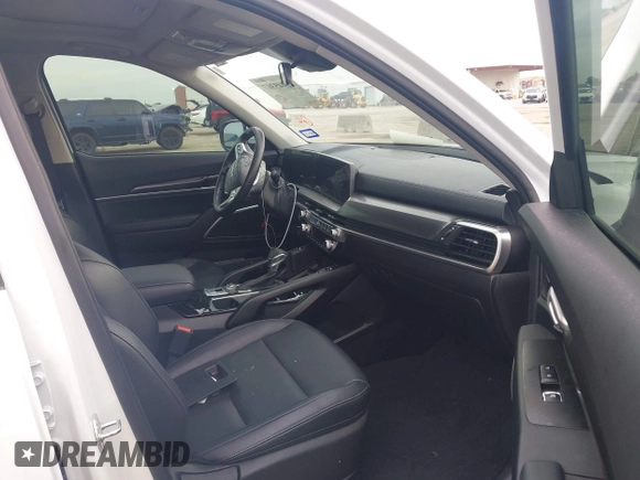 2024 Kia Telluride S with VIN 5XYP64GC2RG515044, listed as a IAAI auction lot 42345367 with 7,981 mi miles and . Bid and sale history available at DreamBid. Image 5.