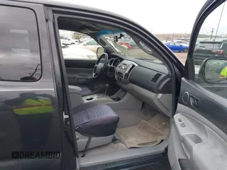 2006 Toyota Tacoma PreRunner z VIN 5TETU62N76Z314606, wystawiony jako IAAI lot #41909636 z przebiegiem 119 769 mil mil oraz . Historia ofert i sprzedaży dostępna na DreamBid. Obrazek 5.