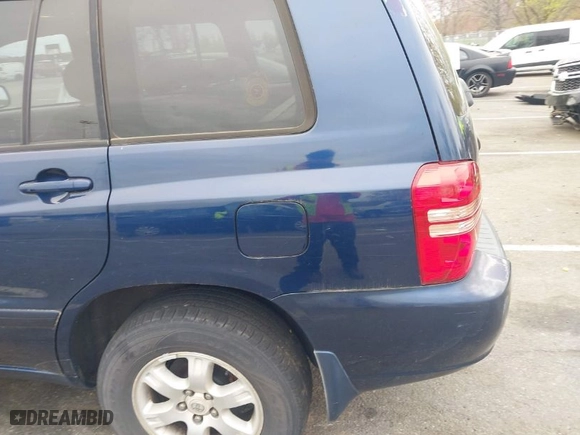 2002 Toyota Highlander with VIN JTEHF21A120059187, listed as a IAAI auction lot 42072524 with 232,576 mi miles. Bid and sale history available at carsss.com. Image 6.