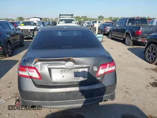 2011 Toyota Camry LE z VIN 4T1BF3EKXBU773360, wystawiony jako IAAI lot #41991860 z przebiegiem 201 251 mil mil oraz . Historia ofert i sprzedaży dostępna na DreamBid. Obrazek 16.