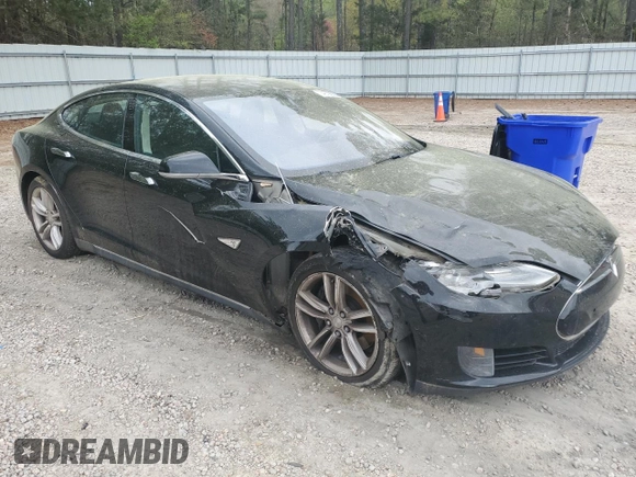2015 Tesla Model S 85D with VIN 5YJSA1E20FF101913, listed as a Copart auction lot 49706935 with 109,515 mi miles and Salvage Title. Bid and sale history available at carsss.com. Image 4.