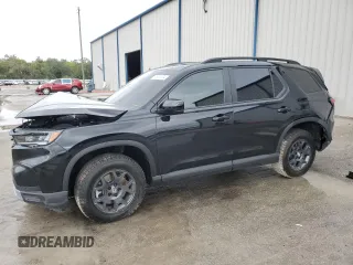 2025 Honda Pilot TrailSport with VIN 5FNYG1H63SB087572, listed as a Copart auction lot 86802994 with 962 mi miles and Salvage Title. Bid and sale history available at carsss.com. Image 1.