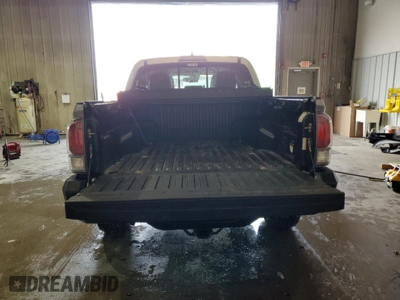 2020 Toyota Tacoma SR5 z VIN 5TFCZ5AN7LX222217, wystawiony jako Copart lot #45892765 z przebiegiem 79 098 mil mil oraz Szkoda całkowita • Salvage title. Historia ofert i sprzedaży dostępna na DreamBid. Obrazek 6.