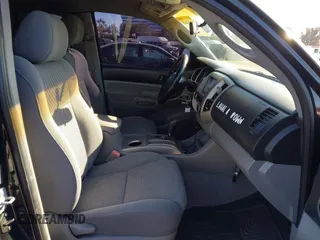 2007 Toyota Tacoma PreRunner with VIN 5TETU62NX7Z337556, listed as a IAAI auction lot 41664640 with 196,171 mi miles. Bid and sale history available at carsss.com. Image 5.
