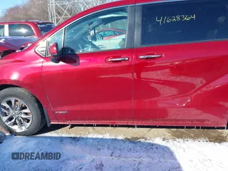 2021 Toyota Sienna XLE with VIN 5TDYSKFC8MS030845, listed as a IAAI auction lot 41628364 with 63,671 mi miles. Bid and sale history available at carsss.com. Image 15.
