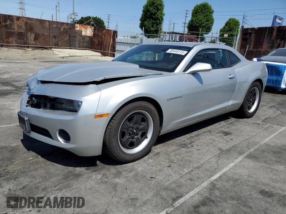 2013 Chevrolet Camaro LS z VIN 2G1FA1E36D9160856, wystawiony jako Copart lot #58444415 z przebiegiem 152 328 mil mil oraz Czysty tytuł • Clean title. Historia ofert i sprzedaży dostępna na DreamBid. Obrazek 1.