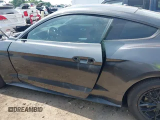 2019 Ford Mustang EcoBoost z VIN 1FA6P8TH0K5199276, wystawiony jako IAAI lot #42491713 z przebiegiem 135 710 mil mil oraz . Historia ofert i sprzedaży dostępna na DreamBid. Obrazek 15.