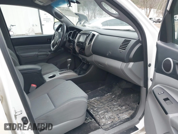 2014 Toyota Tacoma with VIN 3TMLU4EN5EM157590, listed as a IAAI auction lot 41687141 with 111,836 mi miles. Bid and sale history available at carsss.com. Image 5.