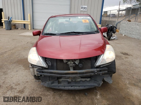 2011 Nissan Versa S z VIN 3N1BC1AP7BL463683, wystawiony jako Copart lot #57784065 z przebiegiem 110 937 mil mil oraz Szkoda całkowita • Salvage title. Historia ofert i sprzedaży dostępna na DreamBid. Obrazek 5.