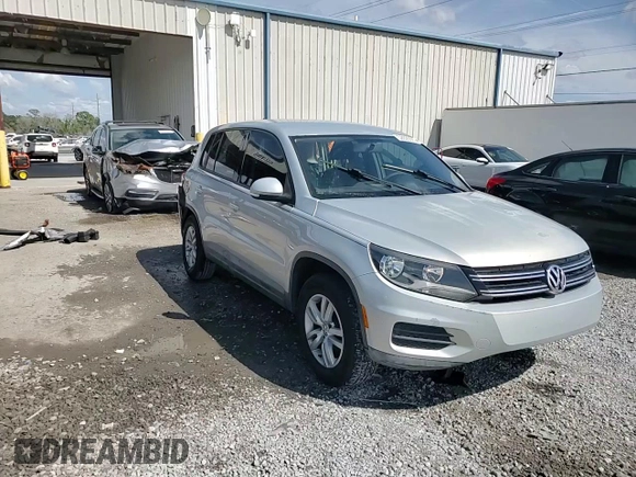 2012 Volkswagen Tiguan SE z VIN WVGAV7AX0CW509206, wystawiony jako Copart lot #52226395 z przebiegiem 108 922 mil mil oraz Szkody całkowita. Historia ofert i sprzedaży dostępna na DreamBid. Obrazek 14.