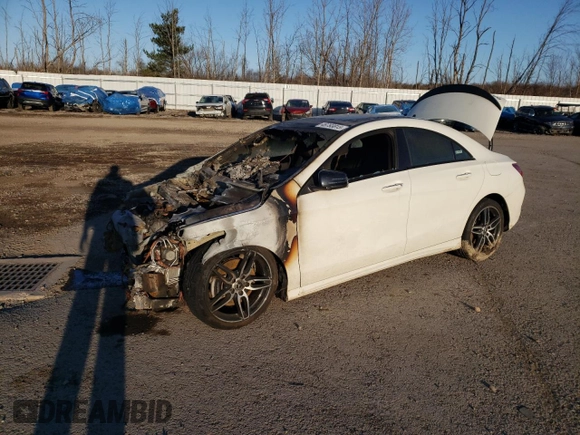 2018 Mercedes-Benz CLA 250 z VIN WDDSJ4GB6JN596858, wystawiony jako Copart lot #49793815 z przebiegiem Nie podano mil oraz Szkody całkowita. Historia ofert i sprzedaży dostępna na DreamBid. Obrazek 1.