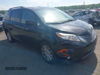 2015 Toyota Sienna Limited z VIN 5TDDK3DC9FS113212, wystawiony jako IAAI lot #42176943 z przebiegiem 136 426 mil mil oraz . Historia ofert i sprzedaży dostępna na DreamBid. Obrazek 1.