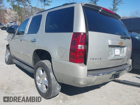 2014 Chevrolet Tahoe LTZ z VIN 1GNSCCE00ER228911, wystawiony jako IAAI lot #41732239 z przebiegiem 216 743 mil mil oraz . Historia ofert i sprzedaży dostępna na DreamBid. Obrazek 3.