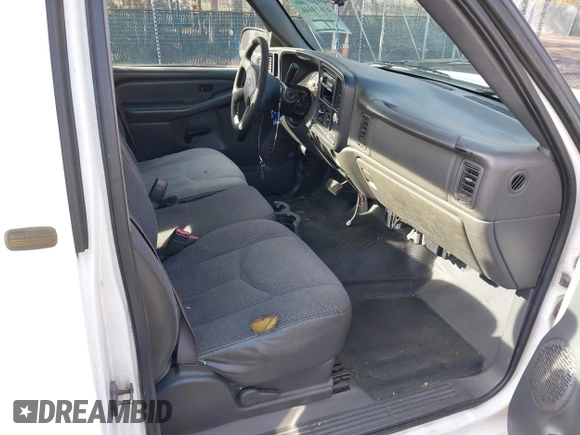 2004 Chevrolet Silverado 1500 Work Truck with VIN 1GCEC14X14Z201305, listed as a IAAI auction lot 41619446 with 166,615 mi miles. Bid and sale history available at carsss.com. Image 5.