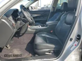 2015 Infiniti Q70 z VIN JN1BY1PR5FM832000, wystawiony jako Copart lot #56699885 z przebiegiem Nie podano mil oraz Szkody całkowita. Historia ofert i sprzedaży dostępna na DreamBid. Obrazek 7.