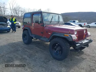 1987 Jeep Wrangler Laredo with VIN 2BCCZ8148HB535575, listed as a IAAI auction lot 41889583 with 221,521 mi miles. Bid and sale history available at carsss.com. Image 1.