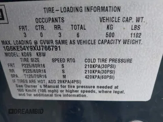 1999 Cadillac DeVille DHS z VIN 1G6KE54Y9XU766791, wystawiony jako IAAI lot #42005553 z przebiegiem 140 515 mil mil oraz . Historia ofert i sprzedaży dostępna na DreamBid. Obrazek 9.