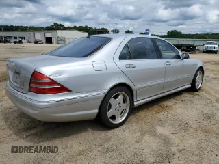 2002 Mercedes-Benz S 500 z VIN WDBNG75JX2A237991, wystawiony jako Copart lot #58341265 z przebiegiem Nie podano mil oraz Szkoda całkowita • Salvage title. Historia ofert i sprzedaży dostępna na DreamBid. Obrazek 3.