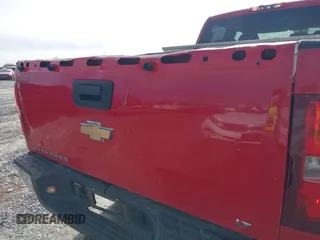 2007 Chevrolet Silverado 1500 LT w/1LT with VIN 2GCEC19J671691001, listed as a IAAI auction lot 41222623 with 453,650 mi miles. Bid and sale history available at carsss.com. Image 17.