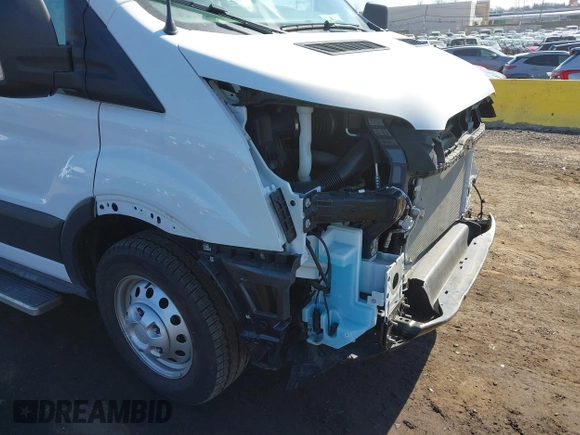 2023 Ford Transit z VIN 1FTYE2C84PKB90935, wystawiony jako IAAI lot #41649489 z przebiegiem 3 272 mil mil oraz . Historia ofert i sprzedaży dostępna na DreamBid. Obrazek 18.