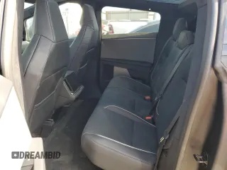 2024 Tesla Cybertruck z VIN 7G2CEHED9RA047674, wystawiony jako Copart lot #61213915 z przebiegiem 1 323 mil mil oraz Szkoda całkowita • Salvage title. Historia ofert i sprzedaży dostępna na DreamBid. Obrazek 10.