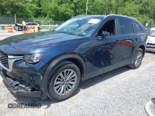 2024 Mazda CX-90 Select z VIN JM3KKAHD4R1142933, wystawiony jako IAAI lot #42269979 z przebiegiem 30 373 mil mil oraz . Historia ofert i sprzedaży dostępna na DreamBid. Obrazek 2.