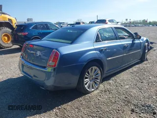 2011 Chrysler 300 C z VIN 2C3CA6CT1BH580137, wystawiony jako IAAI lot #42144399 z przebiegiem 133 082 mil mil oraz . Historia ofert i sprzedaży dostępna na DreamBid. Obrazek 4.