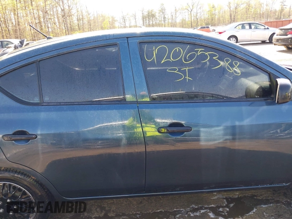2015 Nissan Versa SV with VIN 3N1CN7AP4FL944238, listed as a IAAI auction lot 42065388 with 196,083 mi miles. Bid and sale history available at carsss.com. Image 14.
