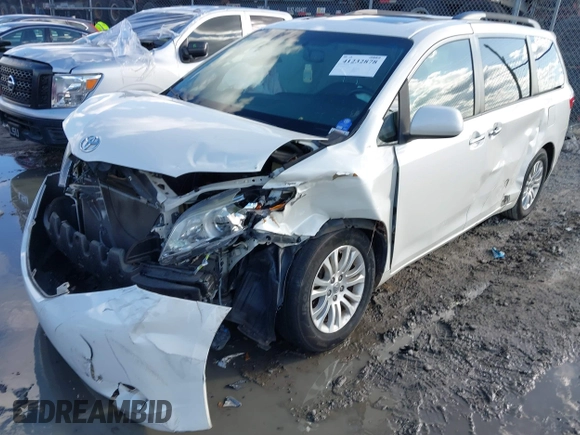 2017 Toyota Sienna XLE Auto Access Seat with VIN 5TDYZ3DC8HS766601, listed as a IAAI auction lot 41232878 with 133,861 mi miles. Bid and sale history available at carsss.com. Image 16.